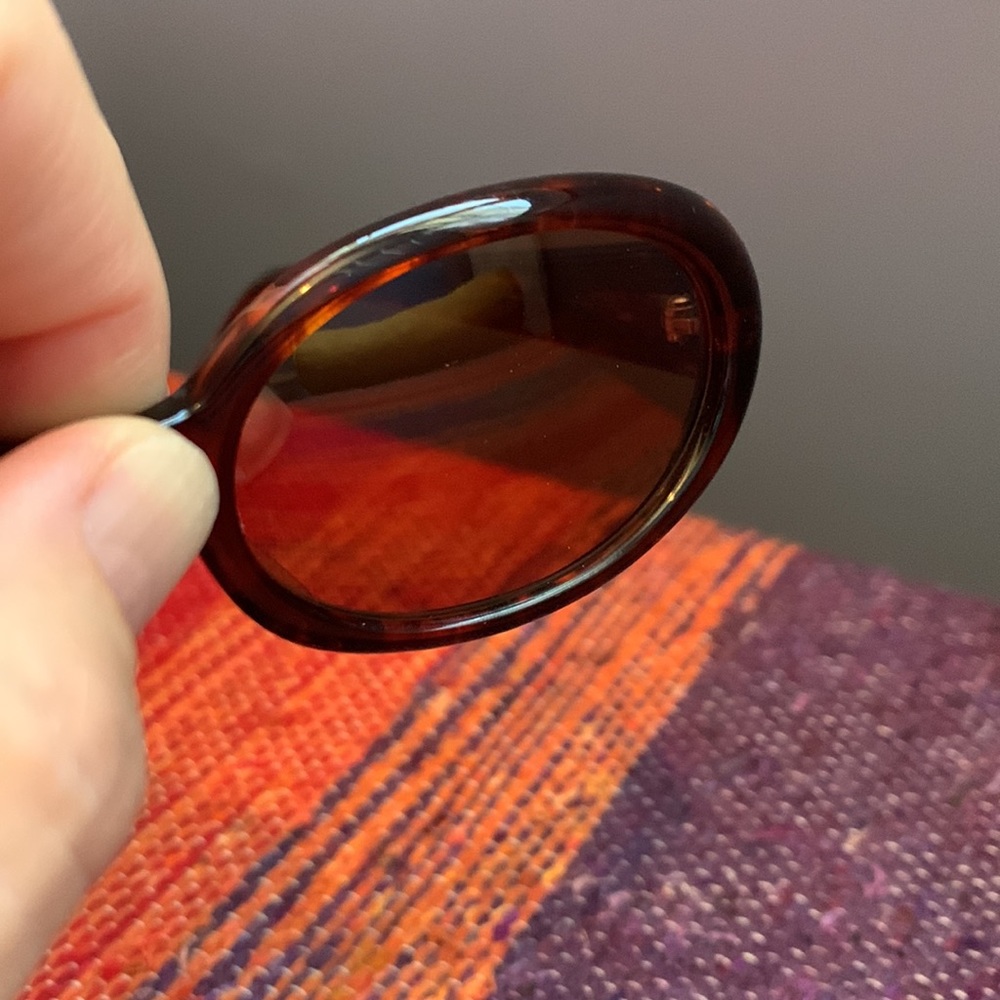 Women's Serengeti tortoise shell sunglasses - Picture 6 of 12